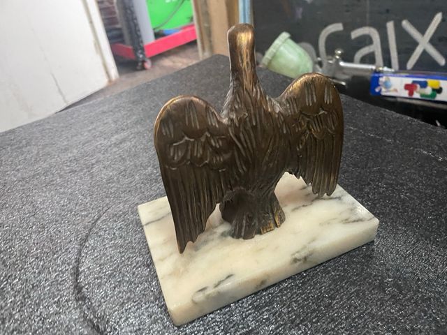 Estátua de Águia em Latão com Base de Mármore