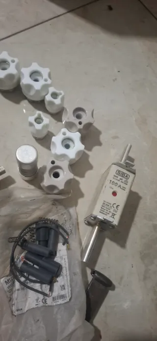 Lotto di materiale elettrico