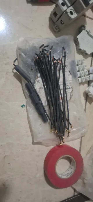 Lotto di materiale elettrico