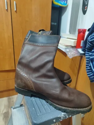 Botas camperas de cuero marrón