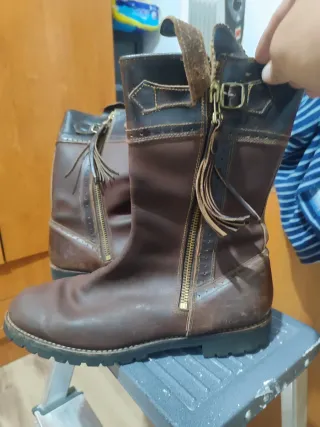 Botas camperas de cuero marrón