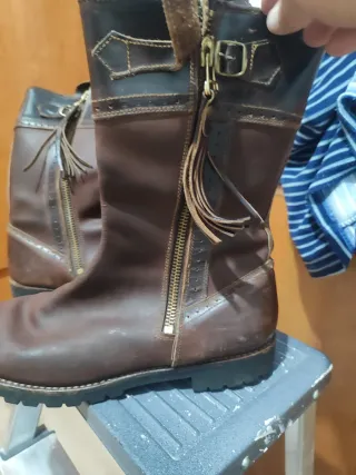 Botas camperas de cuero marrón