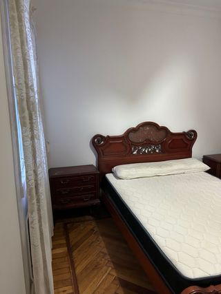 Se vende piso amplio de 4 habitaciones.