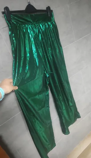Pantalón verde brillante