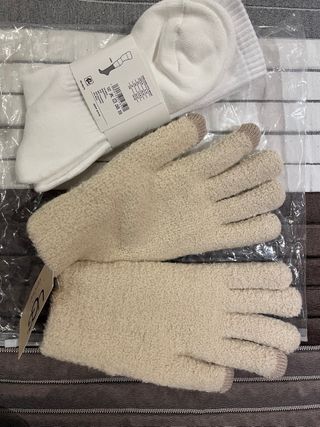 Guantes y calcetines UGG beige/blanco