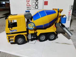 Betoniera Mercedes Bruder