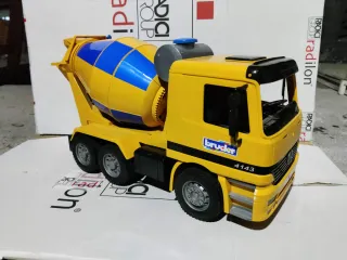 Betoniera Mercedes Bruder