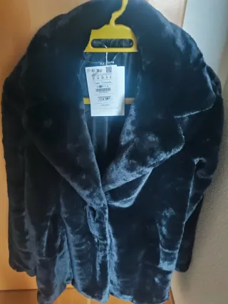 Abrigo pelo negro Pull & Bear Talla S