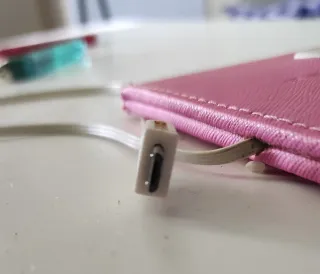 Teclado rosa para tablet y móvil