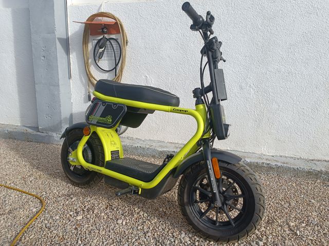 Scooter Eléctrico Coopop Cox Amarillo