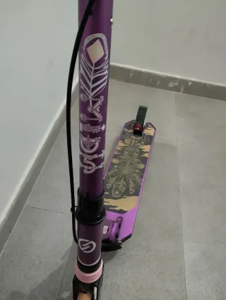 Patinete morado para niña