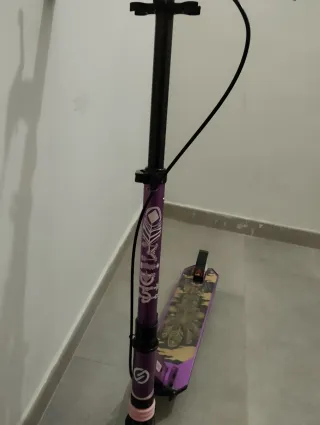 Patinete morado para niña