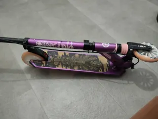 Patinete morado para niña