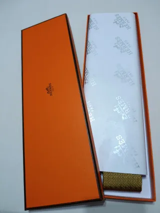 Corbata Hermès dorada
