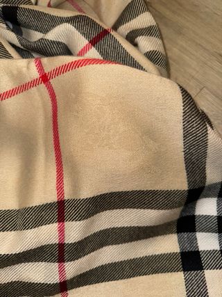 Bufanda Burberry Clásica Beige y Roja