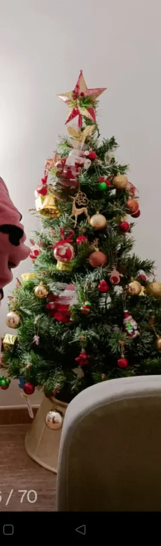 Árbol de Navidad con adornos