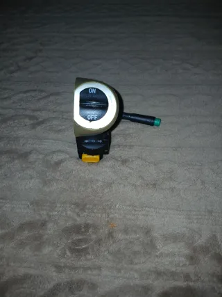 Interruptor ON/OFF, intermitentes i pito