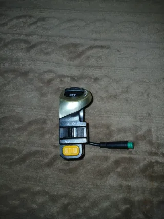 Interruptor ON/OFF, intermitentes i pito