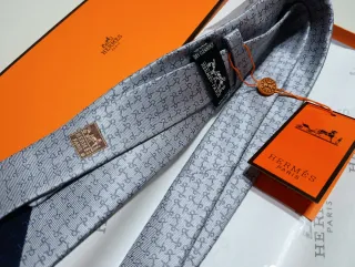 Corbata Hermès Gris y Blanca