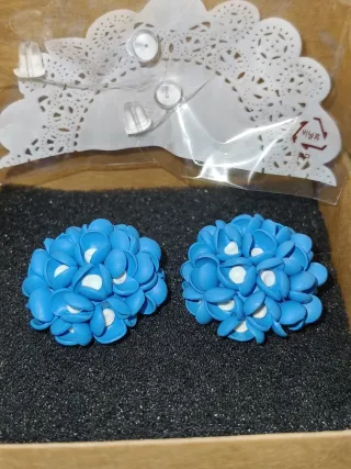 Pendientes hechos a mano flores azules