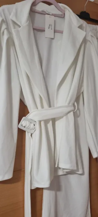 Traje chaqueta y pantalón blanco nuevo