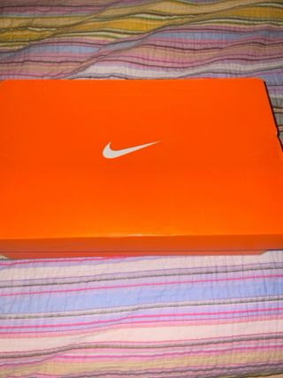 Botas de tacos Nike fútbol azul y amarillo