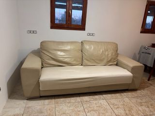 Se regala!!OPORTUNIDAD!!! Sofá de piel color crema