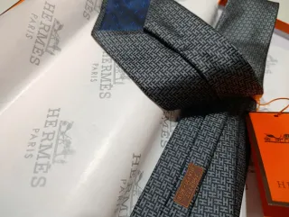 Corbata Hermès Negra y Gris