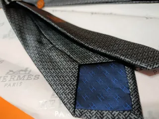 Corbata Hermès Negra y Gris