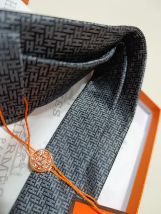 Corbata Hermès Negra y Gris