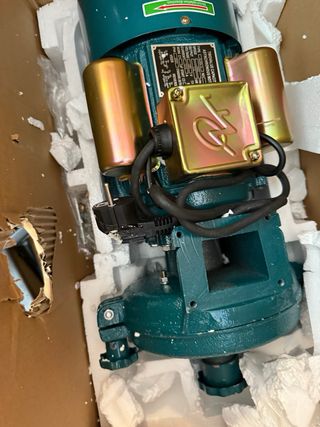 Mulino con supporti e viti