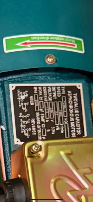 Mulino con supporti e viti