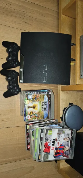 Sony PlayStation 3 Slim, 2 controller, volante, 250GB