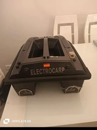 Barco cebador Carpio Hybrid sonda y gps