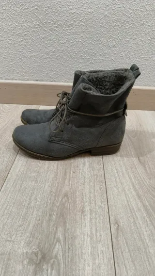 Botín gris con cordones