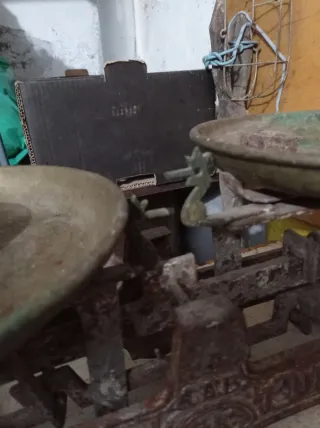 Báscula antigua de pesas