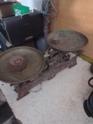 Báscula antigua de pesas