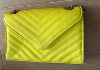 Borsa a tracolla gialla trapuntata