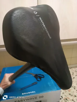 Sillín Btwin Waterresistant con tija