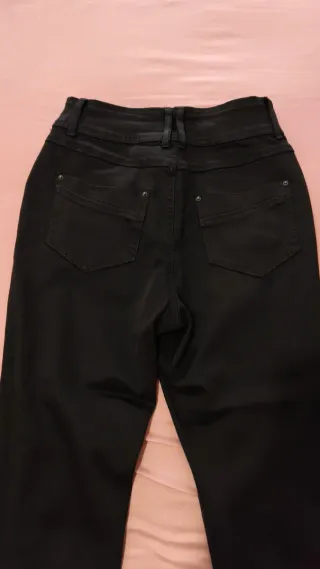 Pantalón negro vaquero