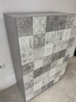 Zapatero blanco y gris