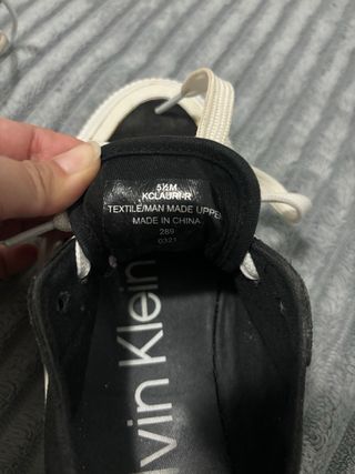 Zapatillas negras y blancas