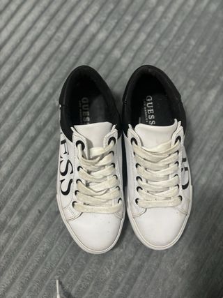 Zapatillas Guess Blancas y Negras