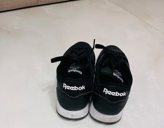 Zapatillas Reebok Negras y Blancas