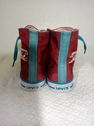 Zapatillas Levi's altas rojas y azules