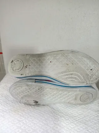 Zapatillas Levi's altas rojas y azules