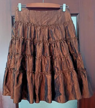 Falda marrón con volantes, tornasolada, talla L