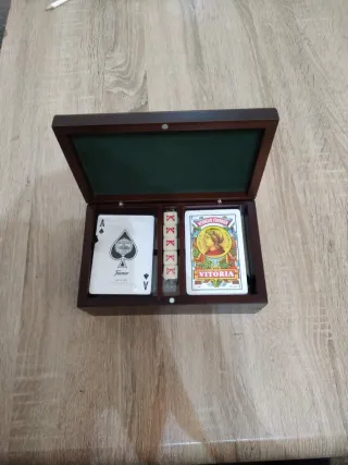 Estuche de cartas, dominó y dados