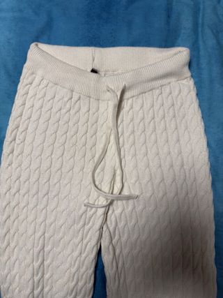 Pantalones blancos de punto acanalado