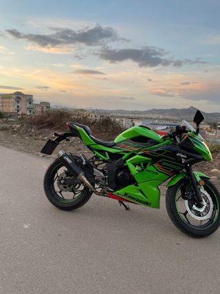 Moto Kawasaki Ninja 125cc 2024
